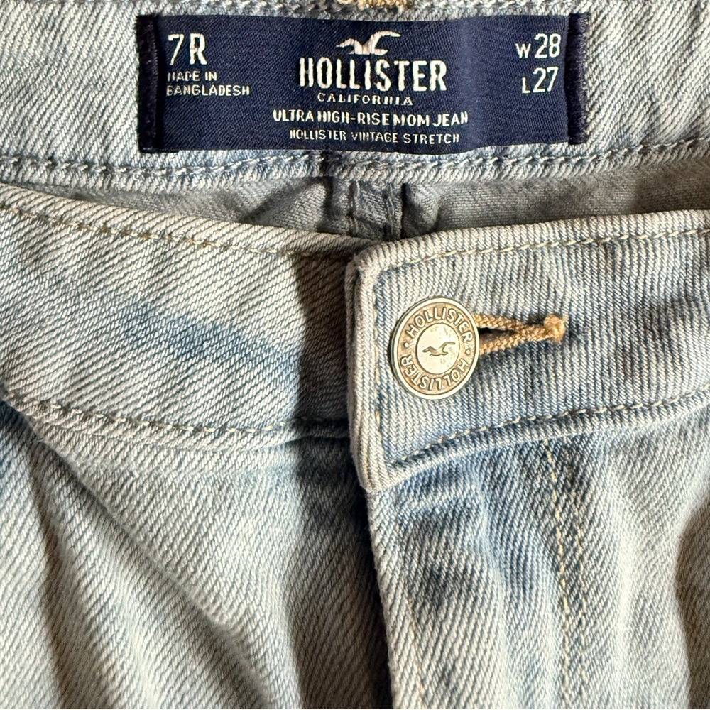 Hollister Co. ULTRA HIGH-RISE MOM JEAN - Picture 3 of 4